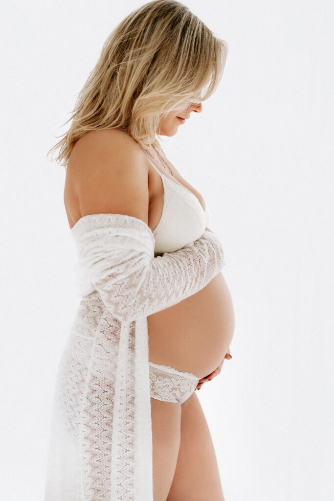 zwanger, zwangerschapsshoot studio, zwanger fotografie, zwanger foto friesland.