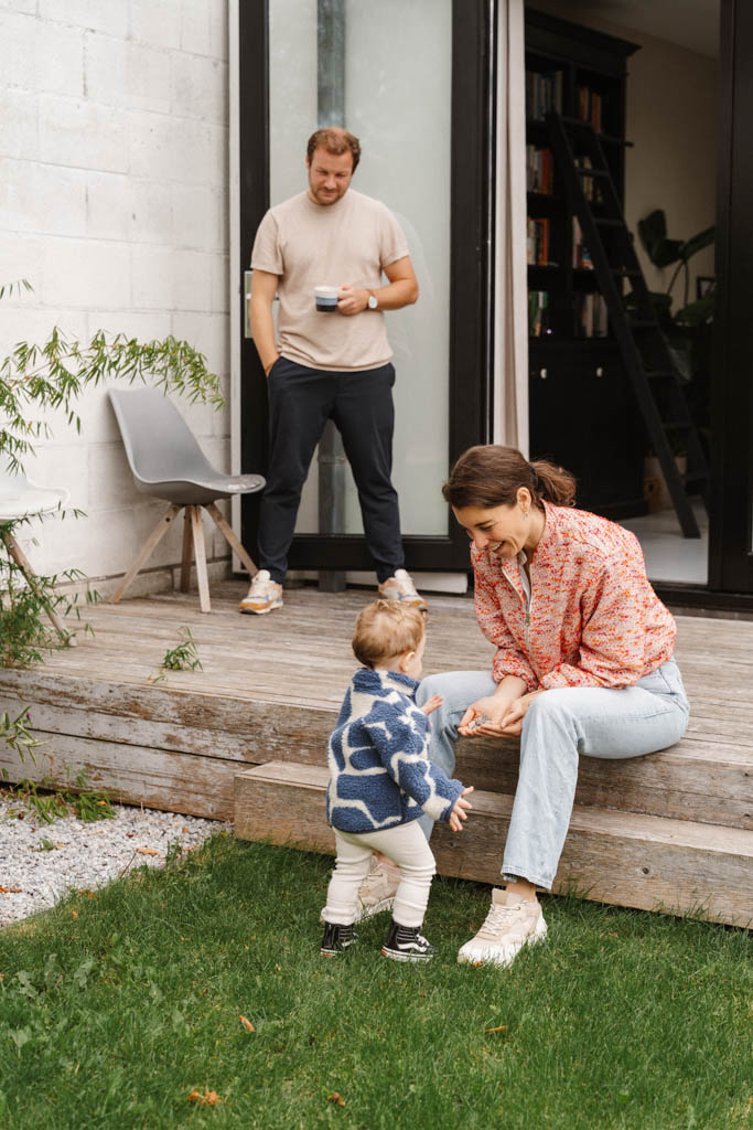 Gezinsfotoshoot aan huis Lemmer door fotograaf Suzanne Dijkstra Petit Loup Photography